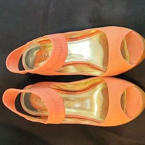 Bakers leather upper 7M platform heels color: 16-Coral, style: Debbie 1422